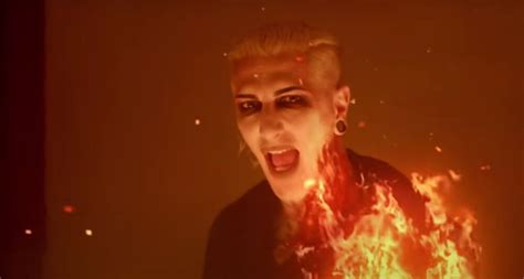 Motionless In White lanza videoclip "Masterpiece"