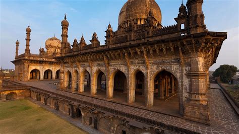 Gol Gumbaz Bijapur- History, Built By, Architecture, Timings, Location | Adotrip