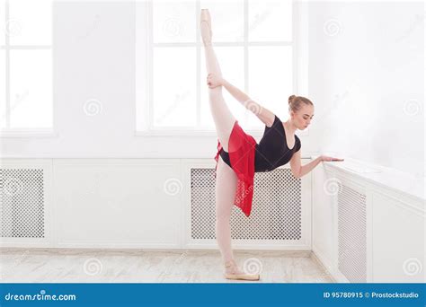 Beautiful Ballerina Dance on Pointe Stock Image - Image of performer, adult: 95780915