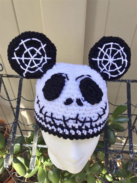 Disney Mickey Mouse Ears Crochet Ideas | Crochet mickey mouse, Crochet mouse, Christmas crochet