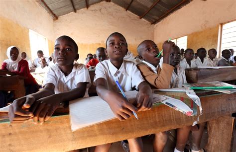 Tanzania, students in primary school - Dietmar Temps, photography