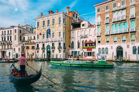 History of Gondola, the iconic symbol of Venice