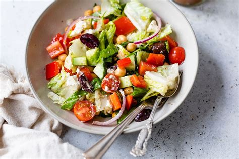 Easy Greek Salad With Lettuce « Clean & Delicious