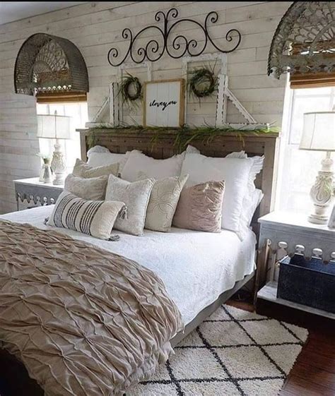 44 Beautiful Modern Farmhouse Master Bedroom Decoration Ideas - PIMPHOMEE