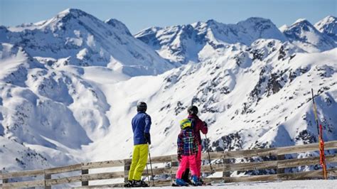 Skiing in France: 4 affordable ski resorts in the Pyrenees - Complete France