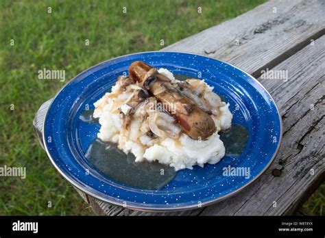 Bangers mash plate hi-res stock photography and images - Alamy