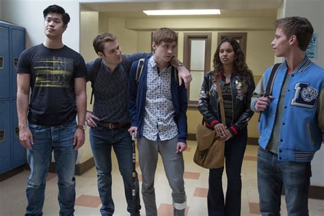 Why Does Alex Have a Cane in 13 Reasons Why Season 2? | POPSUGAR Entertainment