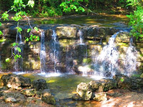 Waterfall Trail In Missouri Will Lead You Straight To A Magnificent Waterfall