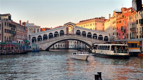 Puente de Rialto, Venecia #Venecia #Viajes #wanderlust | Venice, Canal, Structures