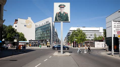 Checkpoint Charlie | Berlin Wall Foundation