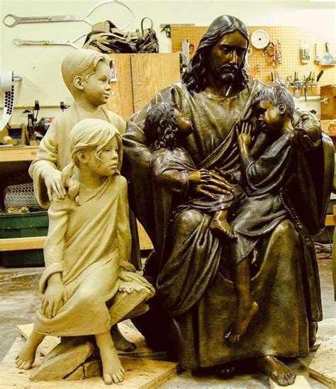 Jesus décor, bronze statue holding many children - Aongking Sculpture