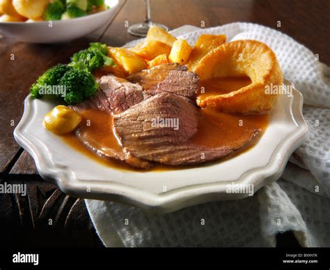 Roast beef Yorkshire pudding and gravy Stock Photo: 33779331 - Alamy