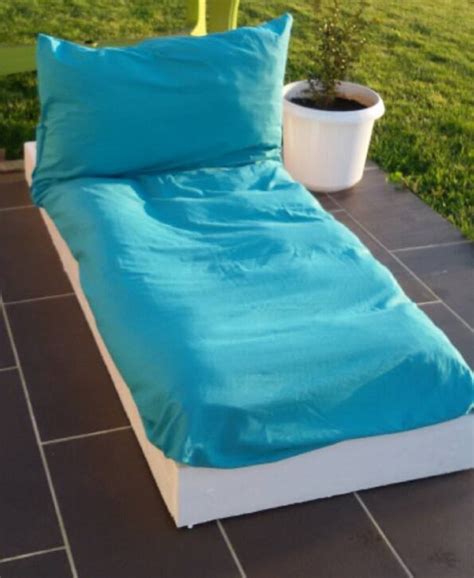 Pallet Outdoor Couch and Daybed | Pallet Ideas