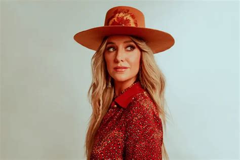 Lainey Wilson Releases Nostalgic ‘Watermelon Moonshine’ Video [WATCH]