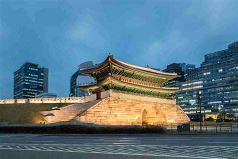 Namdaemun gate at night in Seoul ,South Korea. | ZenKimchi