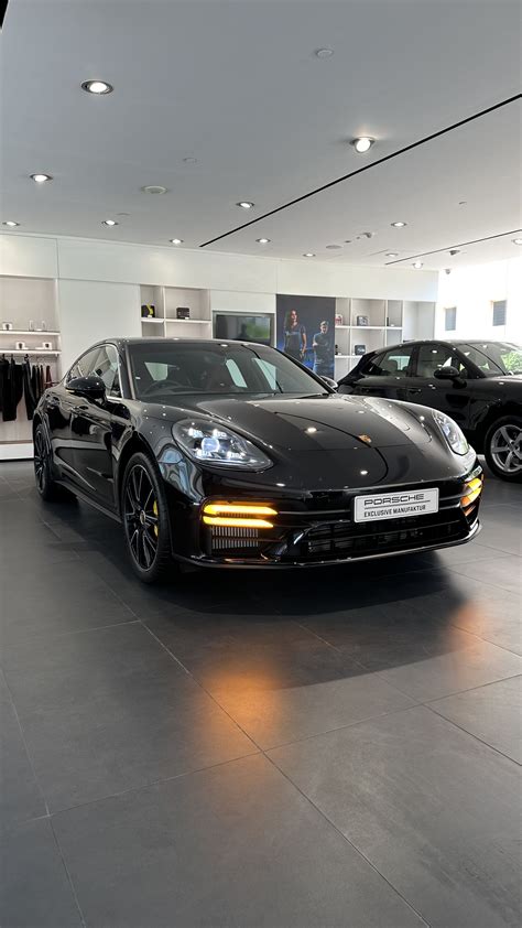 Porsche Panamera Turbo S Exclusive Manufaktur 2023- ₹2.3 crore | Real ...