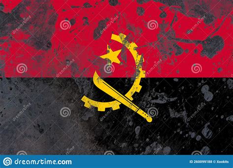 Bandeira De Angola Sobre Fundo De Textura Antiga E Arranhada Foto de ...