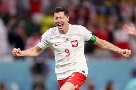 Robert Lewandowski explains tears as first-ever World Cup goal sparks ...