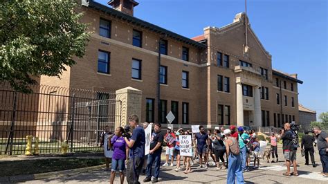 Demonstrators call for investigation into conditions inside Stillwater state prison | MPR News