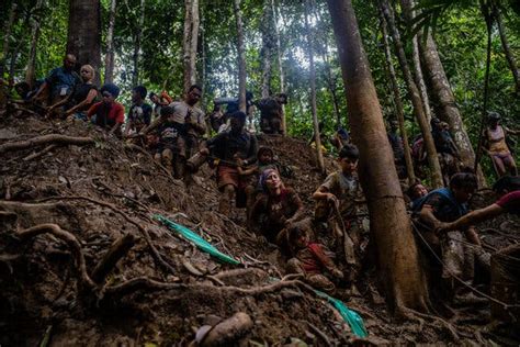 Miles de venezolanos se arriesgan en el Darién para llegar a EE. UU. - The New York Times