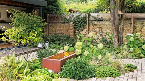 Summer Garden Ideas for a Backyard Refresh (With Pics)