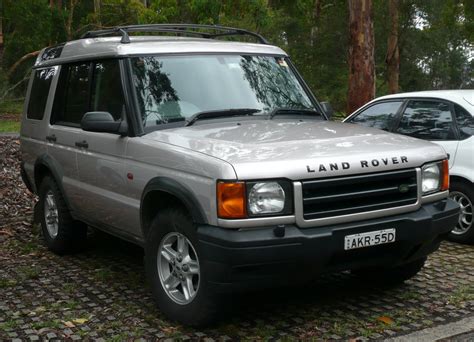 File:2000-2002 Land Rover Discovery II Td5 5-door wagon (2007-12-12 ...