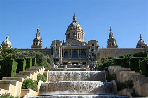 What to do in Montjuic Barcelona ~ Castle, cable car, Magic Fountain