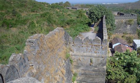 File:Uperkot Fort wall, Junagadh.jpg - Wikitravel