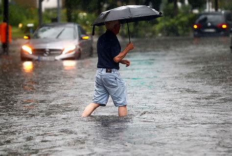 Torrential rain leads to intense flooding in Berlin — RT In vision