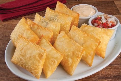 Pastel de queijo (Brazilian fried pastry with cheese) - Mani Snacks | Brazillian food, Brazilian ...