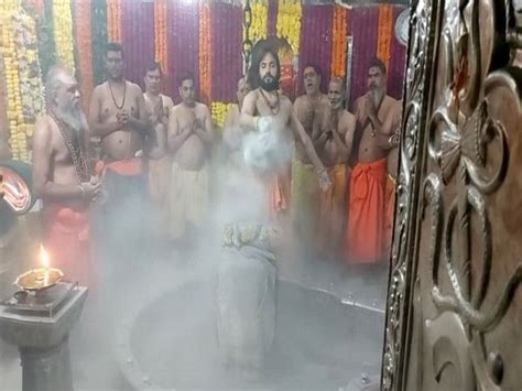 Priests perform 'Bhasma Aarti' at Mahakaleshwar Temple in Ujjain on second Monday of Sawan ...