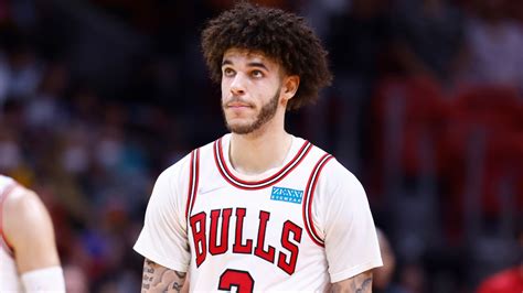 Bulls' Lonzo Ball to have third knee surgery; could miss all of 2023-24 season, per report ...