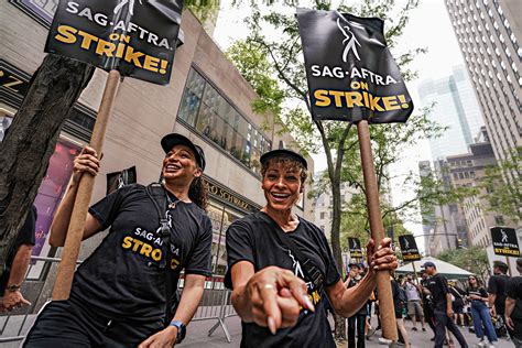 SAG-AFTRA actors strike for better conditions in Manhattan