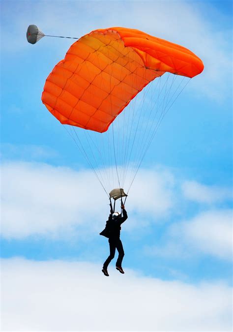 Parachute Skydiving Videos, Singles Awareness Day, Air Sports, Come Fly With Me, Before I Die ...