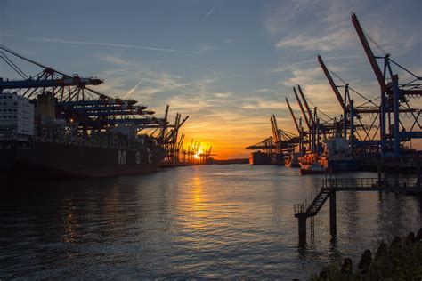 The Port of Hamburg with sunset [1920x1080] : r/wallpaper