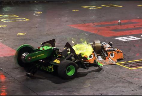 Sawblaze vs tantrum photo (spoiler) : battlebots