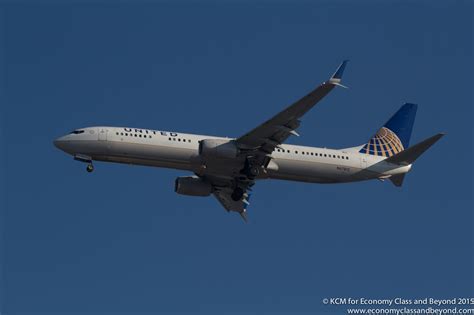 Airplane Art - United Airlines Boeing 737-900ER - with Split-Tip Scimitar Winglets - Economy ...