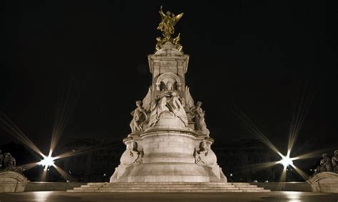 Victoria Memorial, London at Night - Ed O'Keeffe Photography