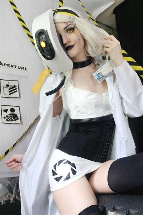 My Humanized GLaDOS cosplay from Portal 2! [SELF] : cosplay