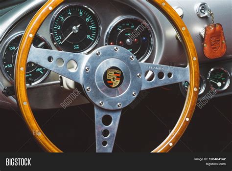 Vintage Porsche 911 Image & Photo (Free Trial) | Bigstock