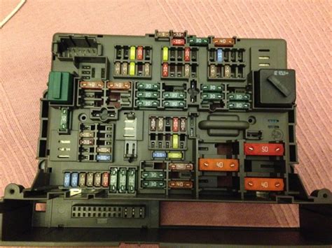 Fuse box diagram BMW 3 2007 - 2013 E90 E91 relay with assignment and ...