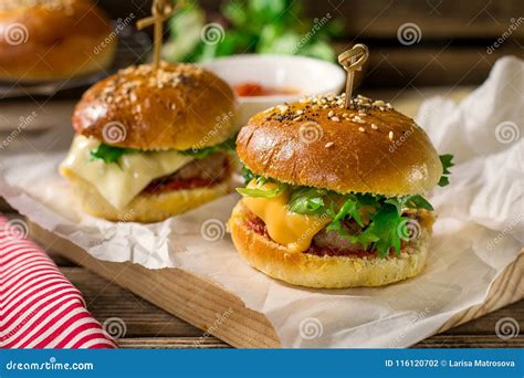 Mini Cheeseburgers Sliders with Ground Beef, Cheddar, Lettuce an Stock Photo - Image of burger ...