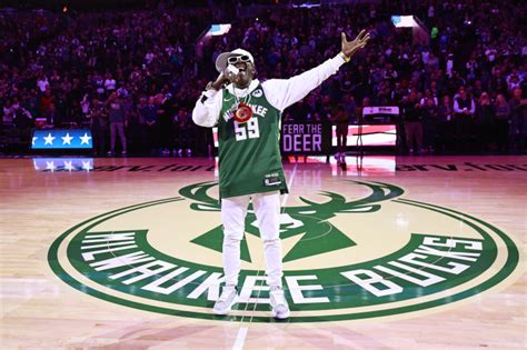 Flavor Flav delivers viral national anthem performance at Bucks-Hawks game