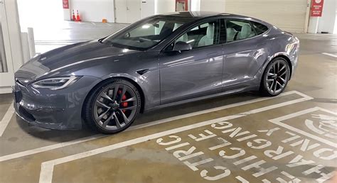 Tesla Model S Plaid walkthrough teases possible new door handle option