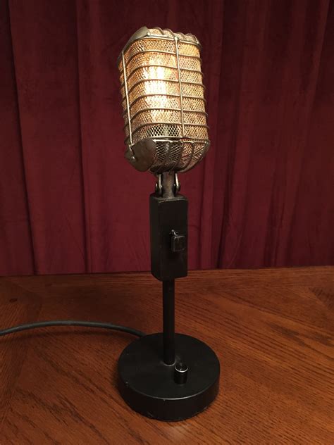 Vintage-Style Microphone Edison lamp with full range dimmer - Illuminated Objects