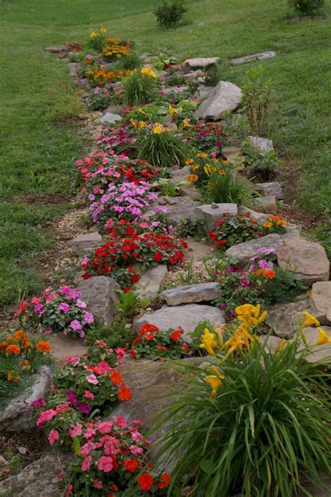 90 Beautiful Front Yard Rock Garden Landscaping Ideas - Homevialand.com | Rock garden ...