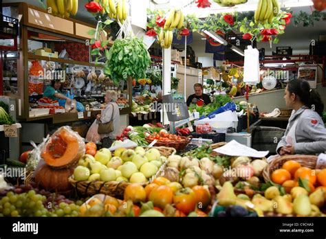 Vegetable stall at San Benedetto Market, Cagliari, Sardinia, Italy Stock Photo - Alamy