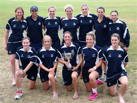 Women's Cricket Blog: Sussex keep double hopes alive - just!