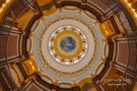 Photo: Looking up at the ceiling of the Iowa State Capitol dome. Des ...