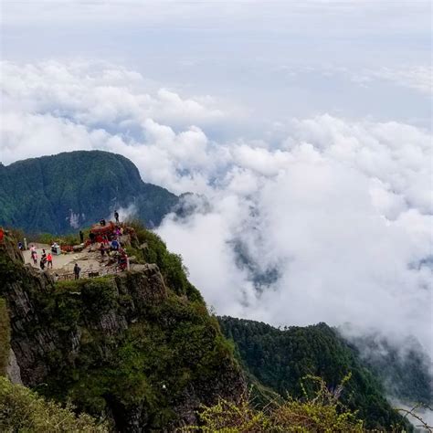 Mount Emei Golden Summit - China ChengDu Tours, Chengdu Panda Volunteer ...